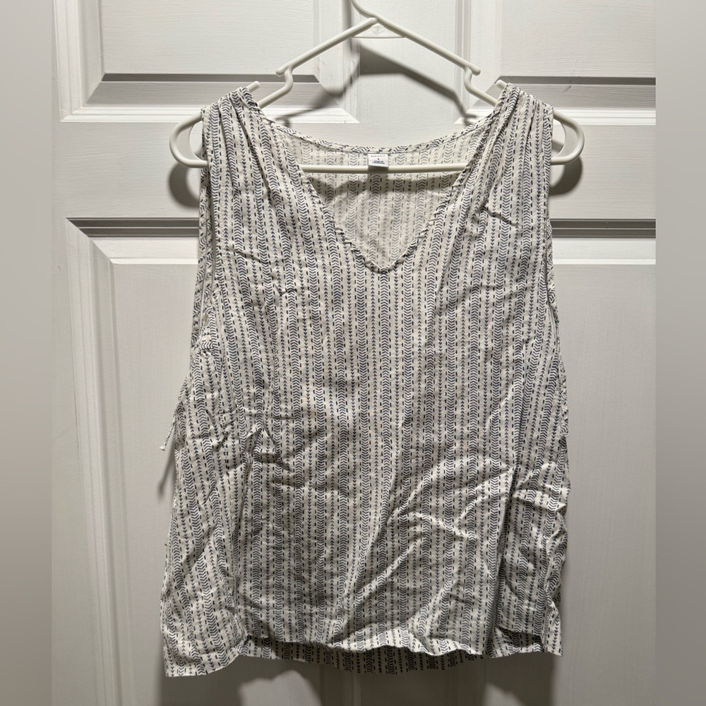 Old Navy Sleeveless Blouse​